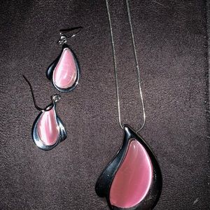 NWOT - Pink and Silver necklace and earring set